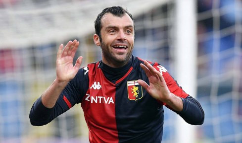 Genoa, Pandev saluta: 