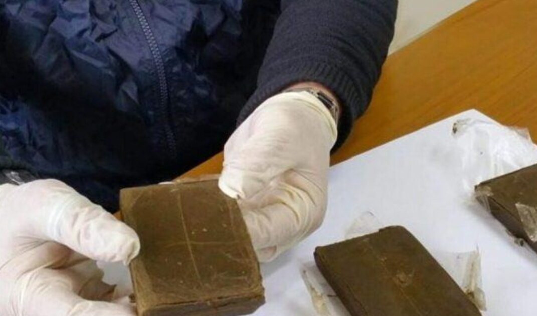 Hashish, cocaina e 1500 euro negli slip: arrestato un 16enne a Genova