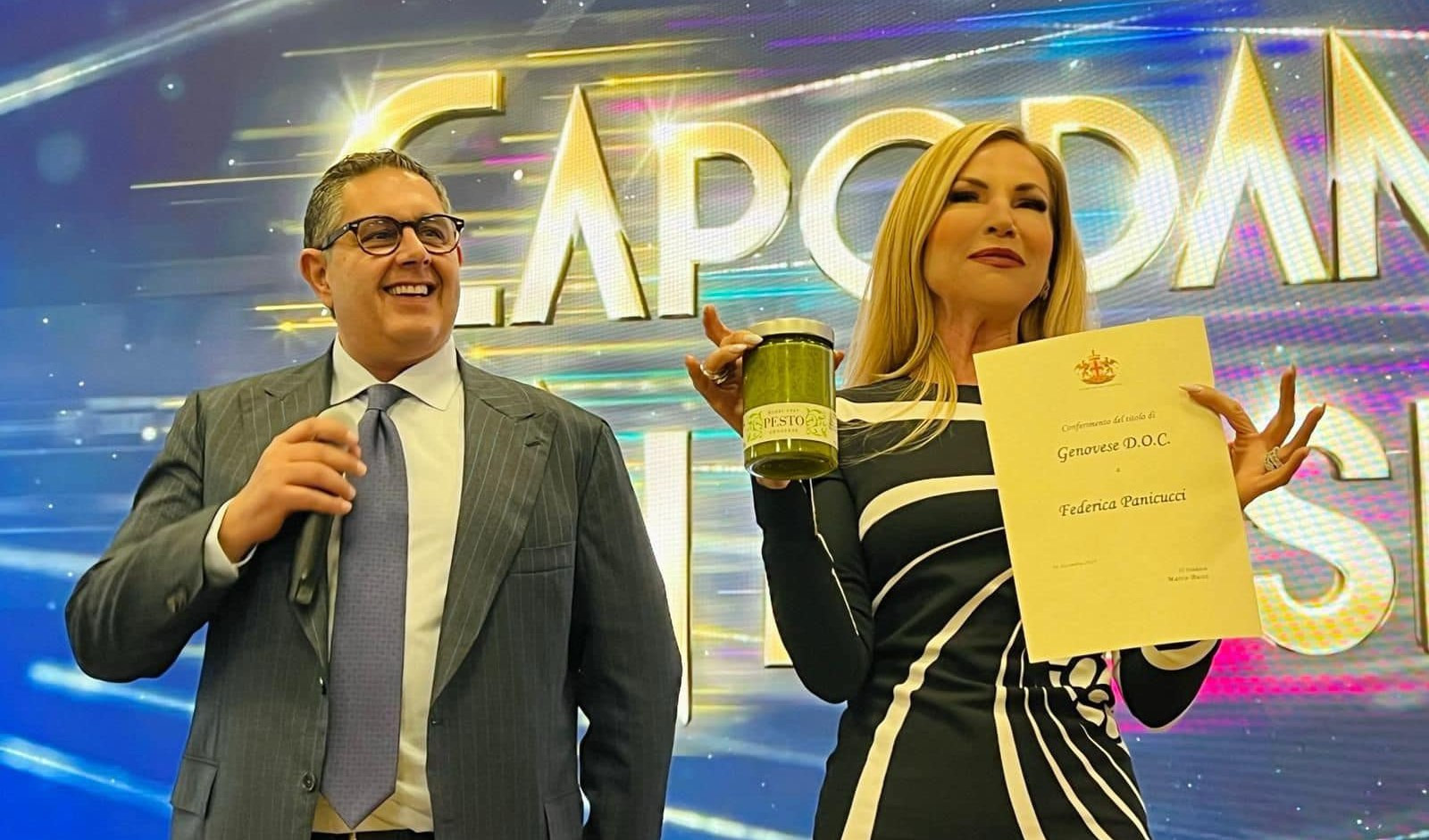 Federica Panicucci alla prova di focaccia nel capuccino, ora è 