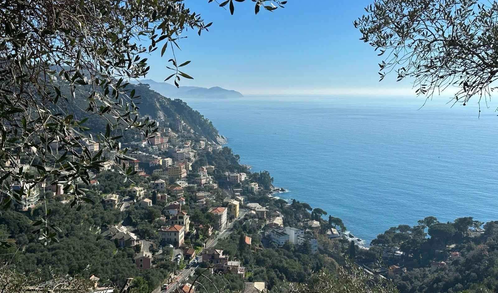 Santuari, chiese millenarie e sentieri vista mare in 