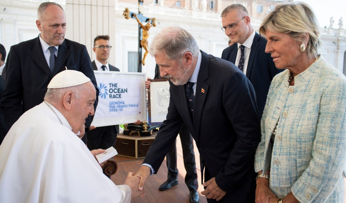 Ocean Race, consegnata al Papa la bandiera ufficiale