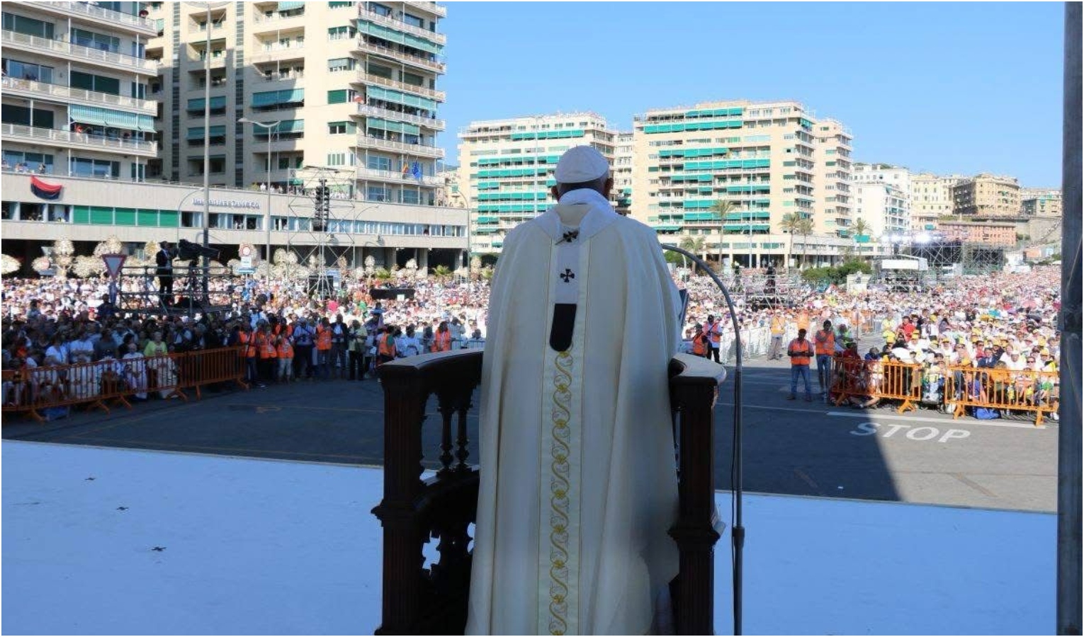 Papa Francesco in visita a Genova Papa Francesco a Genova in piazzale Kennedy