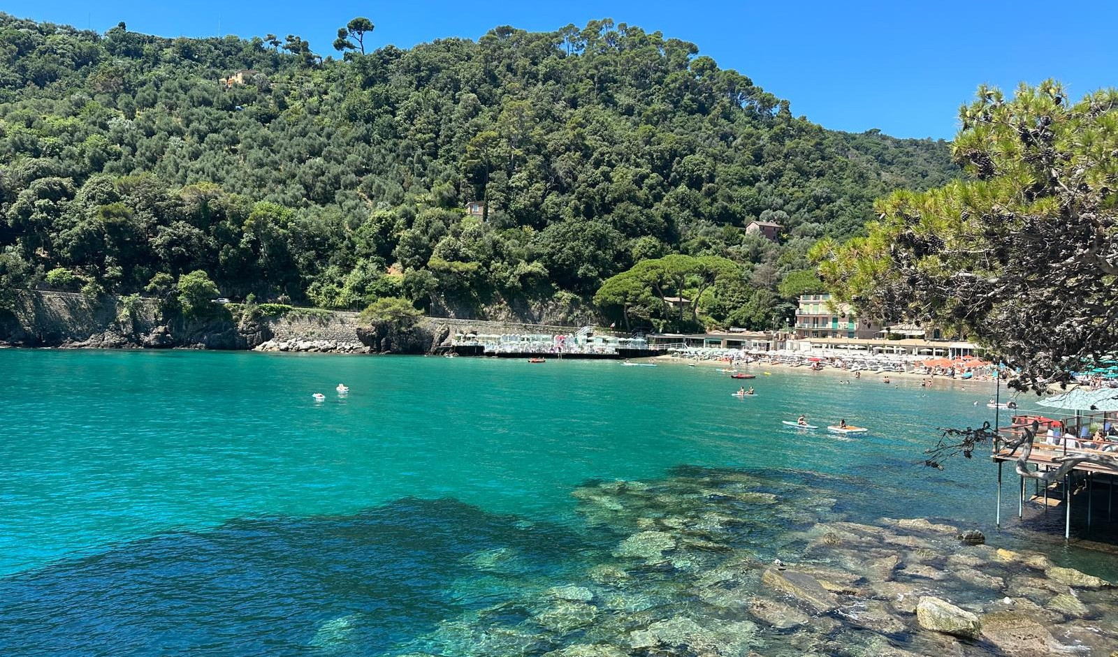 Nelle Maldive della Liguria a Paraggi, tra mare cristallino e mulini in 