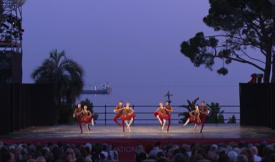 Balletto dell'Opera di Parigi a Nervi: sfida al caldo e al palco ma la danza trionfa