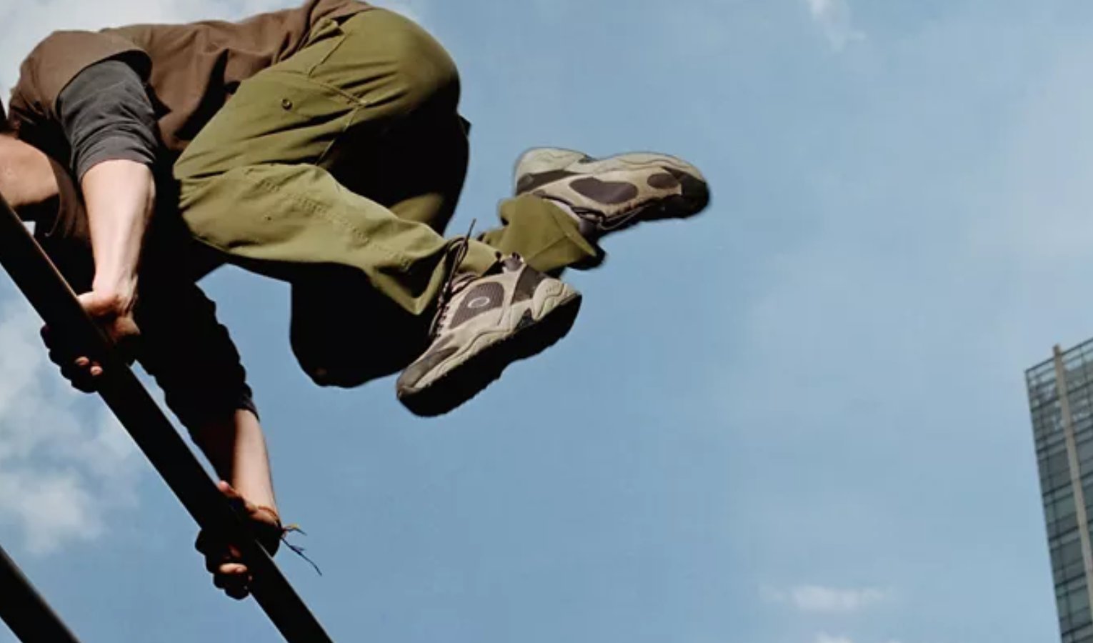 Cade mentre pratica il parkour, grave un ragazzo di 13 anni