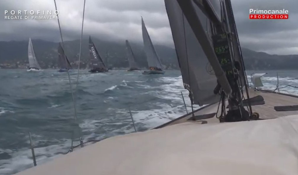 Regate di Primavera, lo spettacolo della partenza nel mare di Portofino 