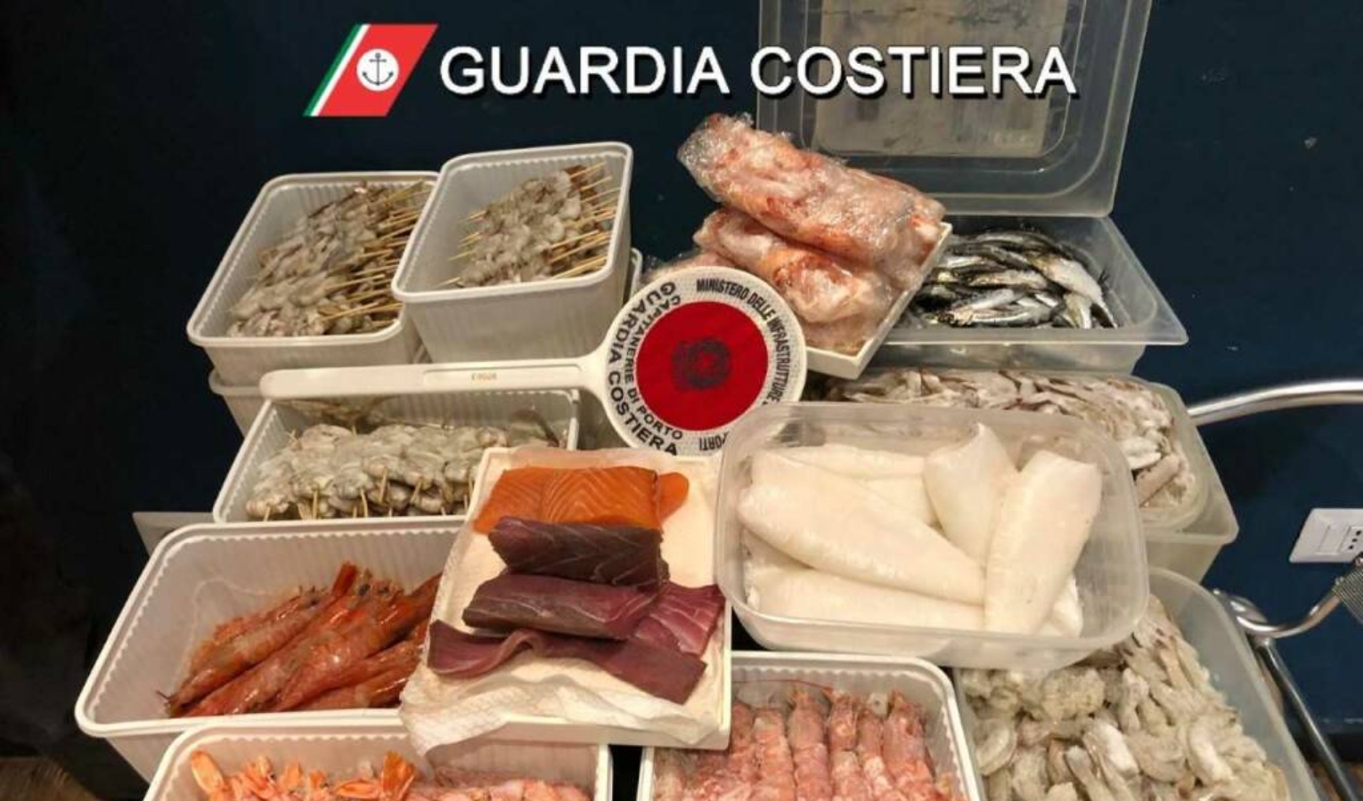 Pesce non tracciabile e conservato male in una pescheria di Sestri L.