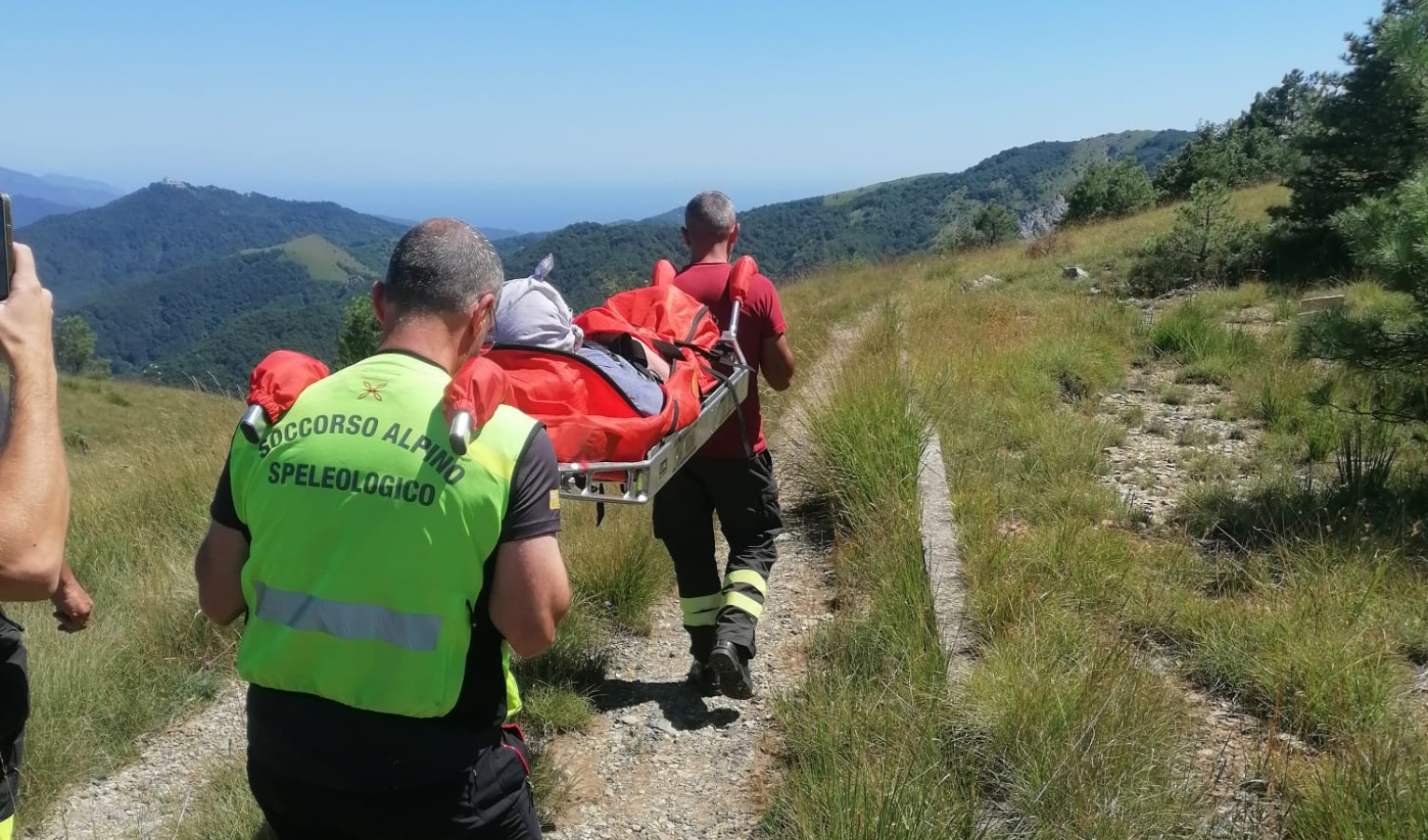 Piani di Praglia, anziano cade e sbatte la testa sul sentiero: all'ospedale