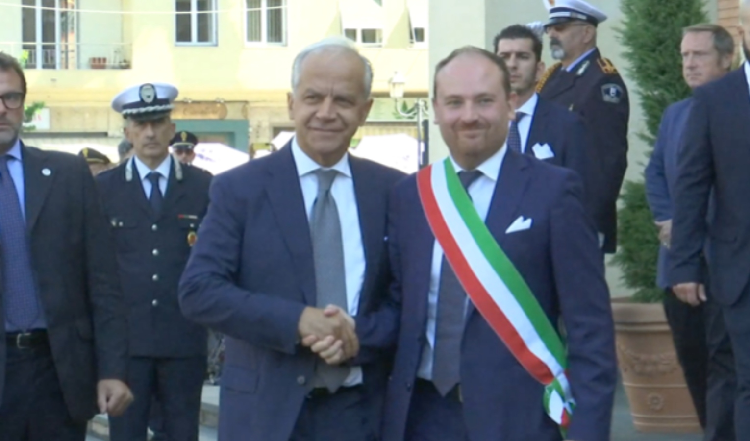 Migranti, a Ventimiglia la visita del ministro Piantedosi. La città pretende risposte