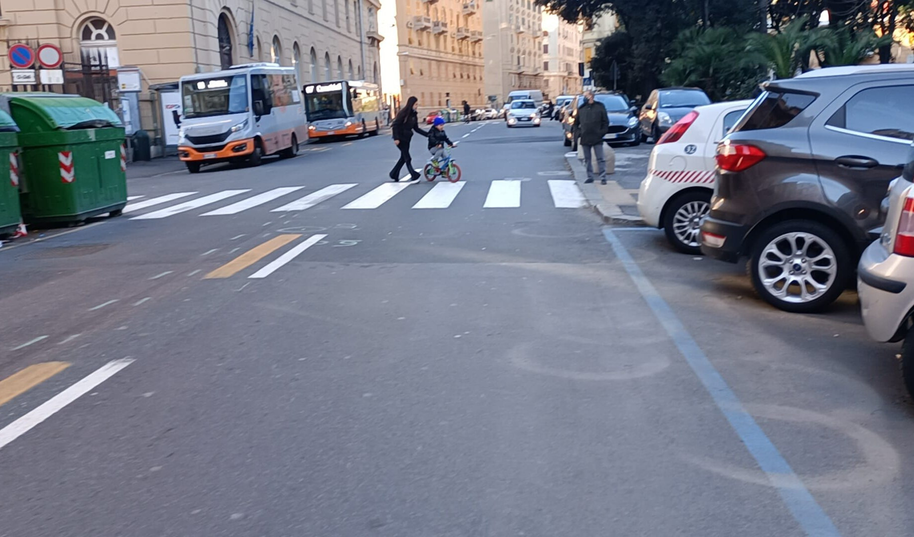  Genova, ventenne ucciso sulle strisce pedonali: le immagini della tragedia