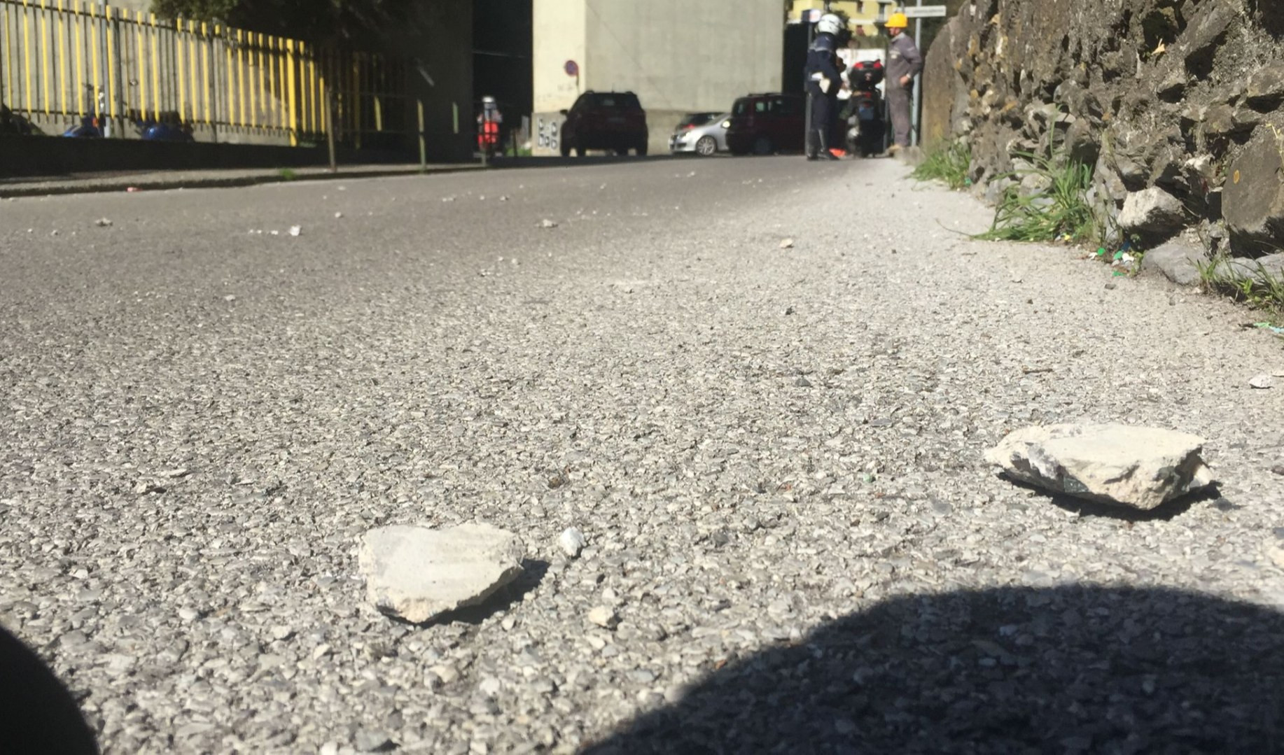 Sospetta caduta calcinacci dall'A10: chiusa strada per l'ospedale di Voltri