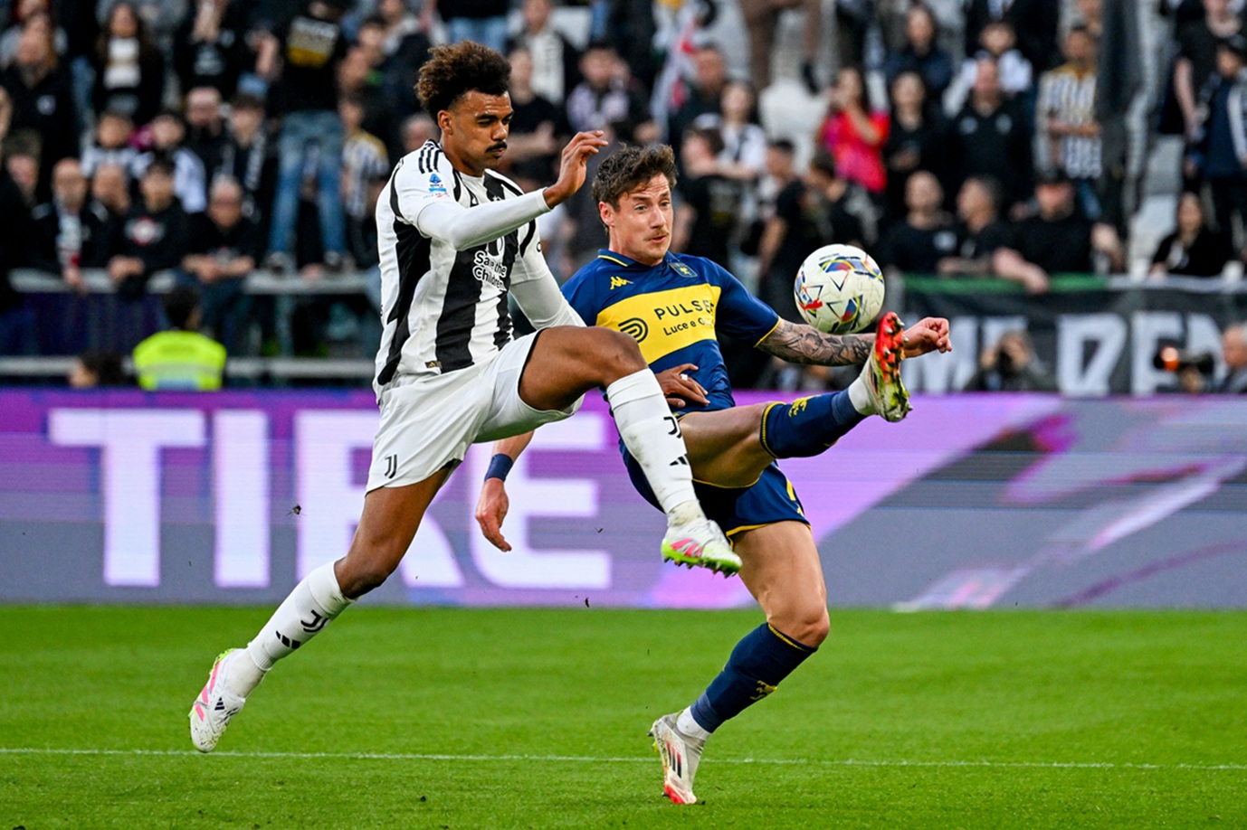 Pinamonti in azione a Torino contro la Juve