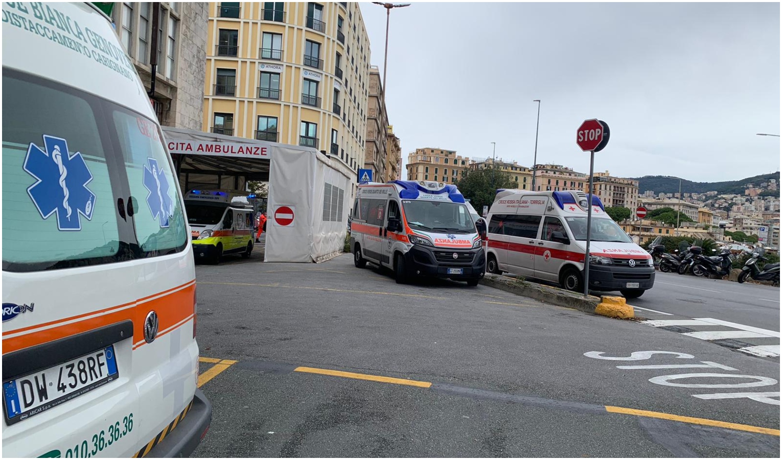 Pronto soccorso in affanno a Genova, ancora ambulanze bloccate