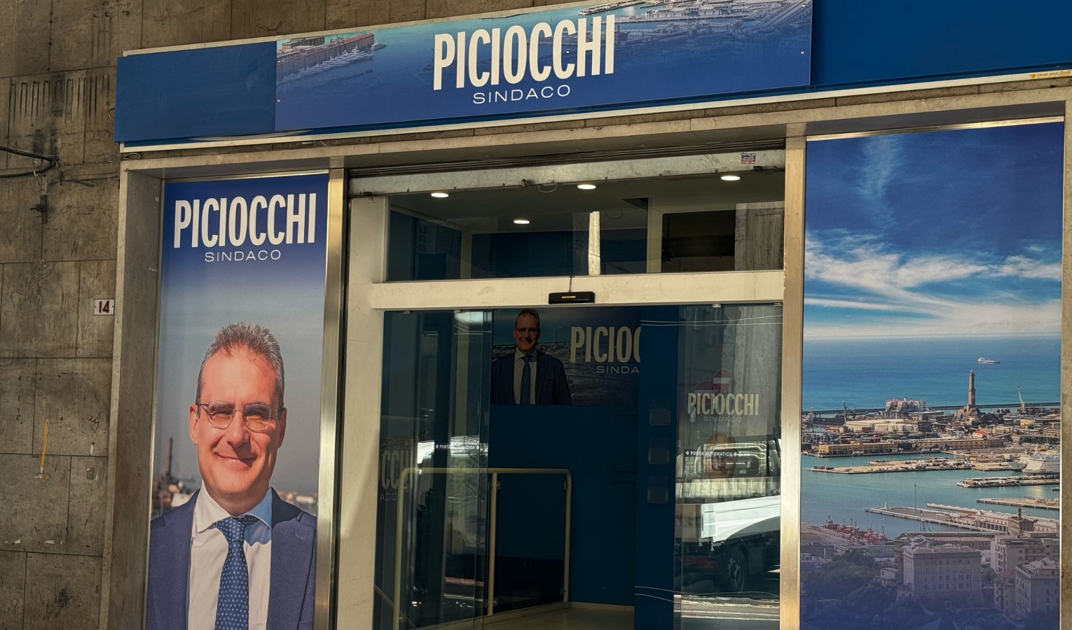 Il point del candidato sindaco del centrodestra Pietro Piciocchi La sede del point di Pietro Piciocchi
