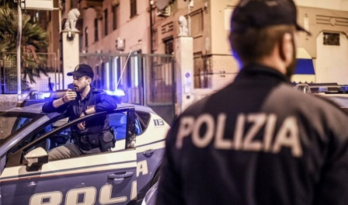 Genova, poliziotti salvano aspirante suicida tagliando corda del cappio