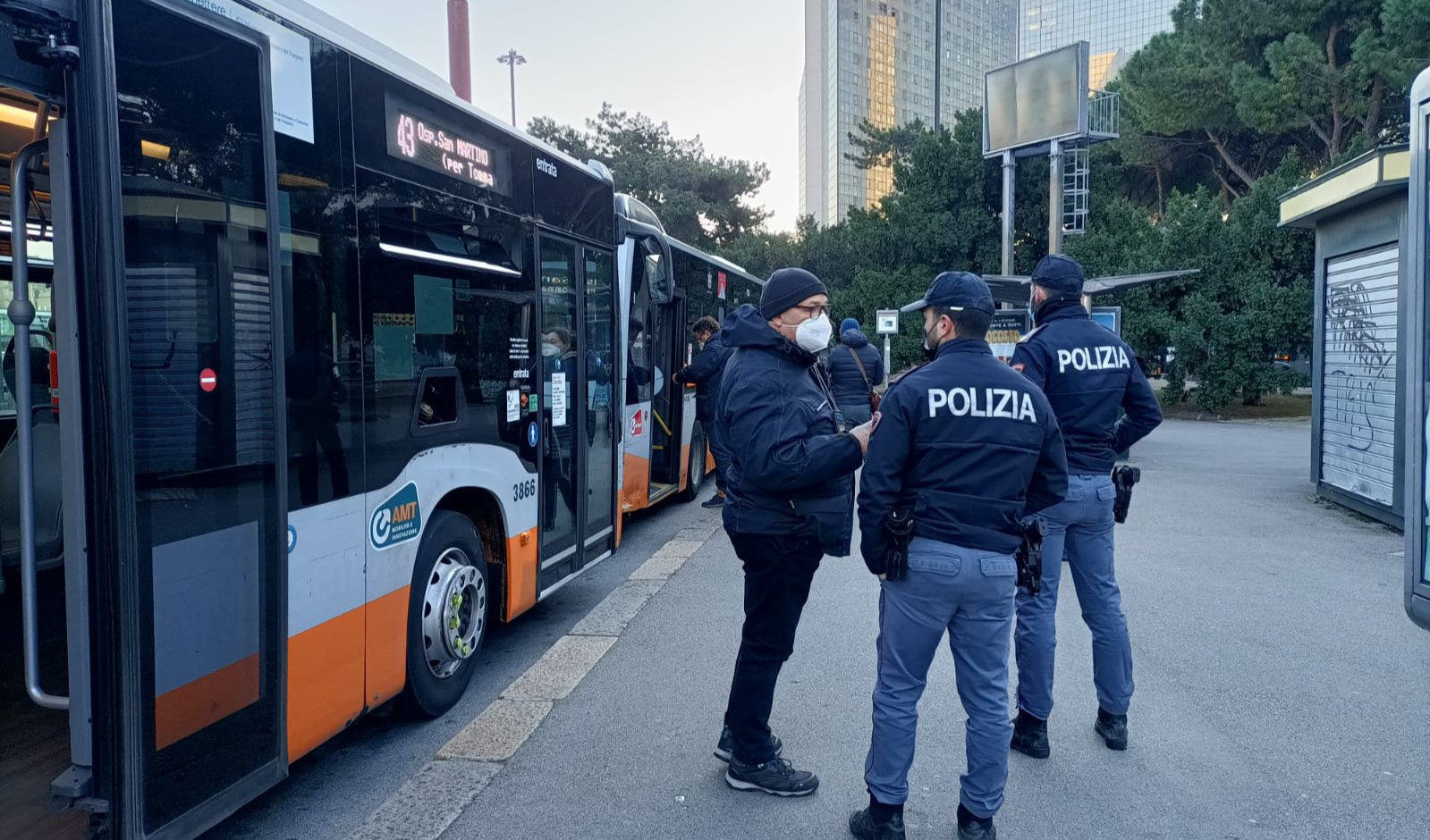 Genova, multate dodici persone in un giorno perché senza green pass