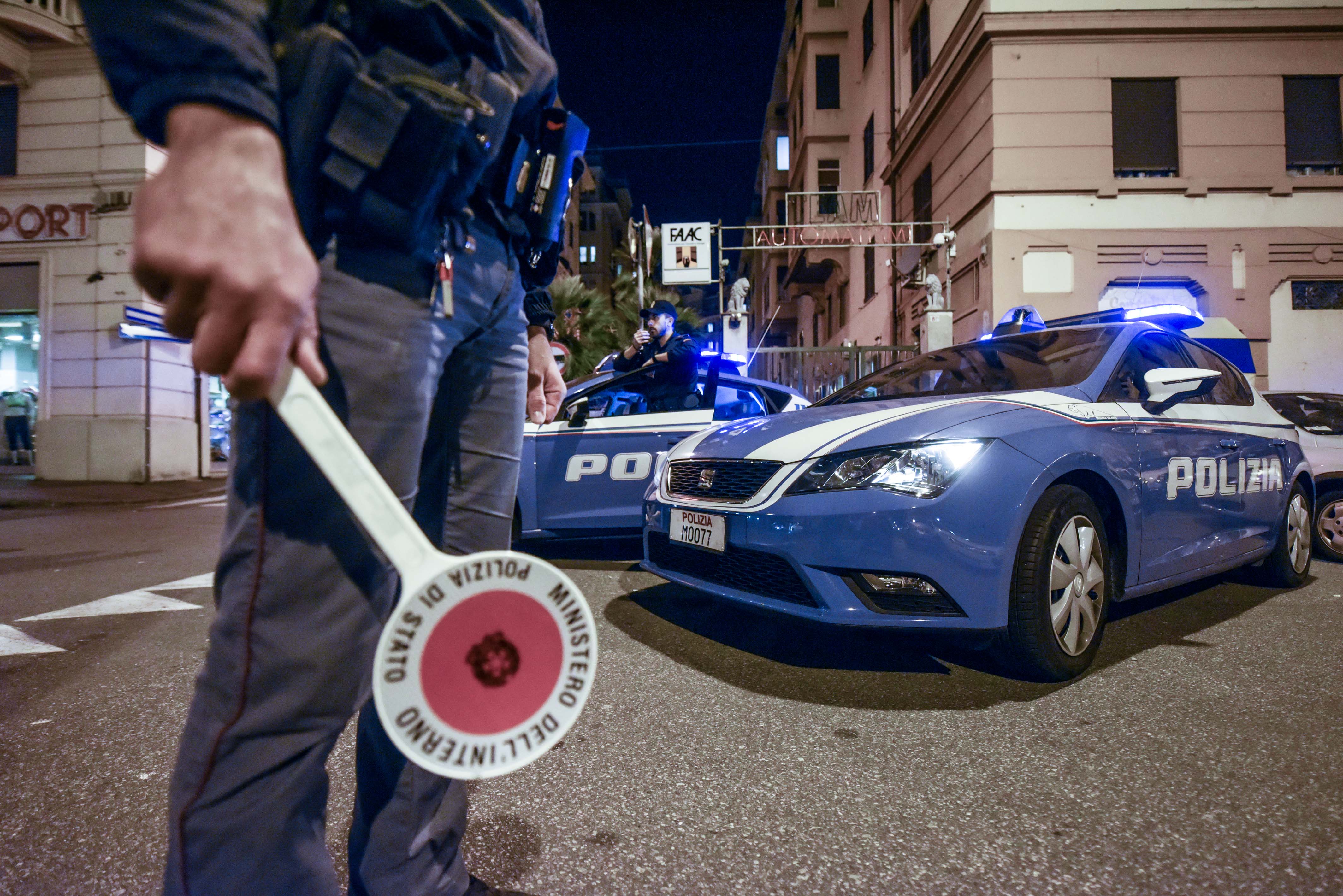 Rapina uno studente dello zaino, arrestato un uomo