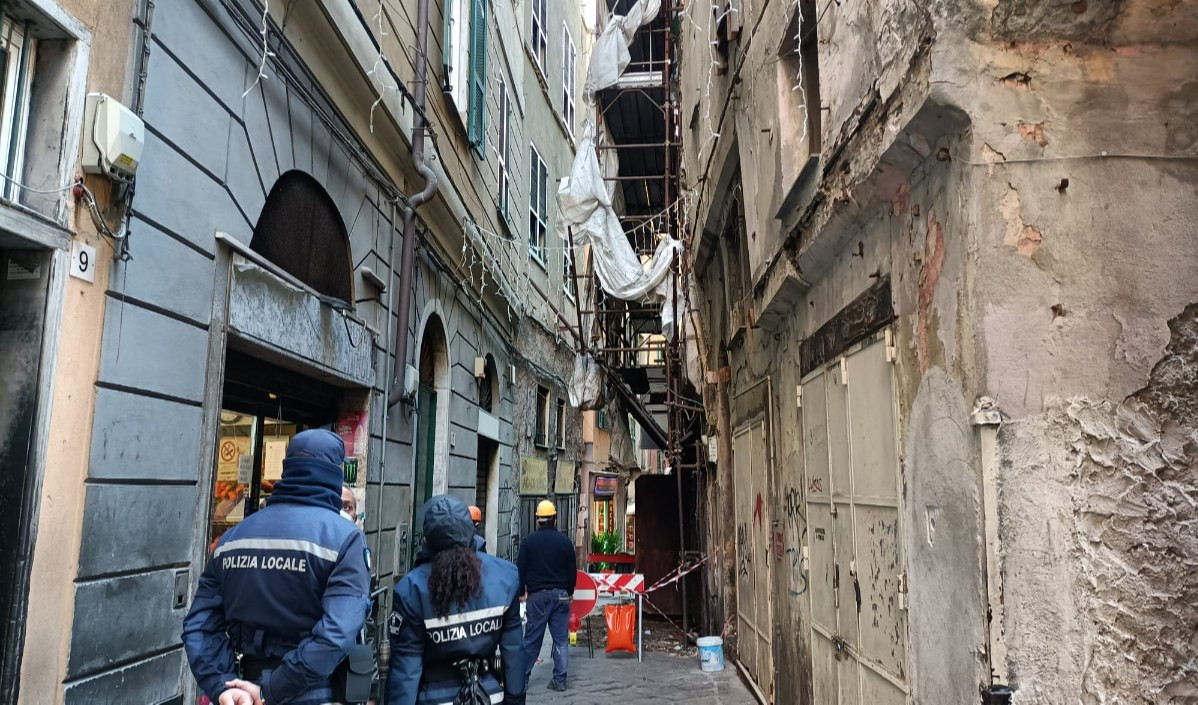Pusher picchiato a Genova, indagati sette agenti di polizia municipale