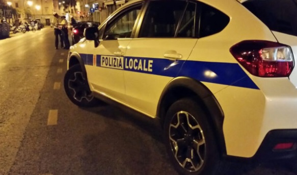 Genova, grave incidente nella notte: moto investe pedone, 3 codici rossi