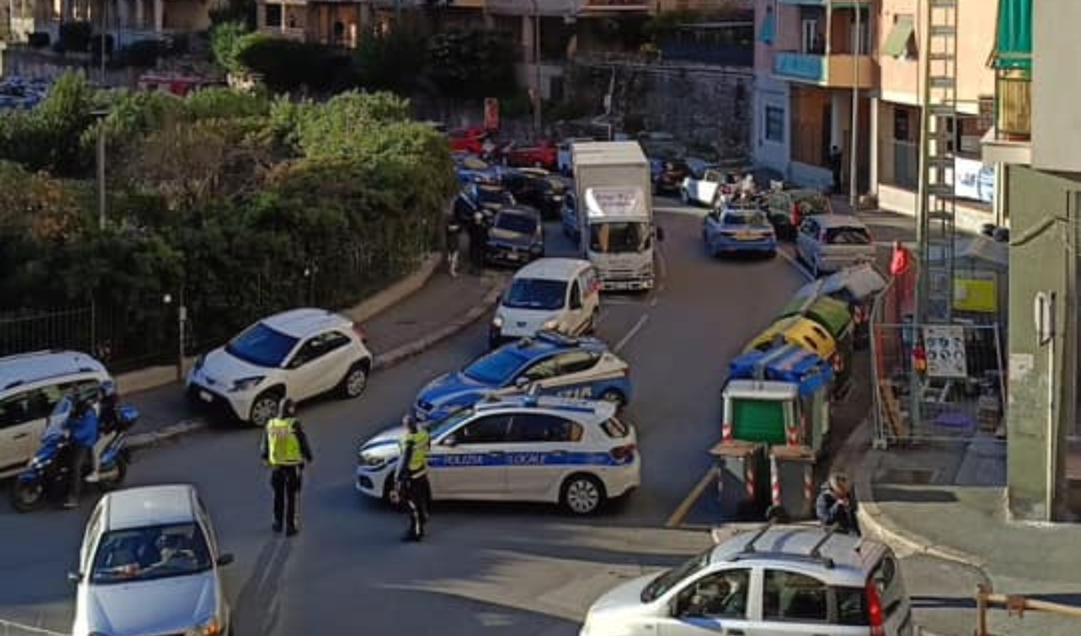 Genova, principio d'incendio in un appartamento: evacuati due disabili