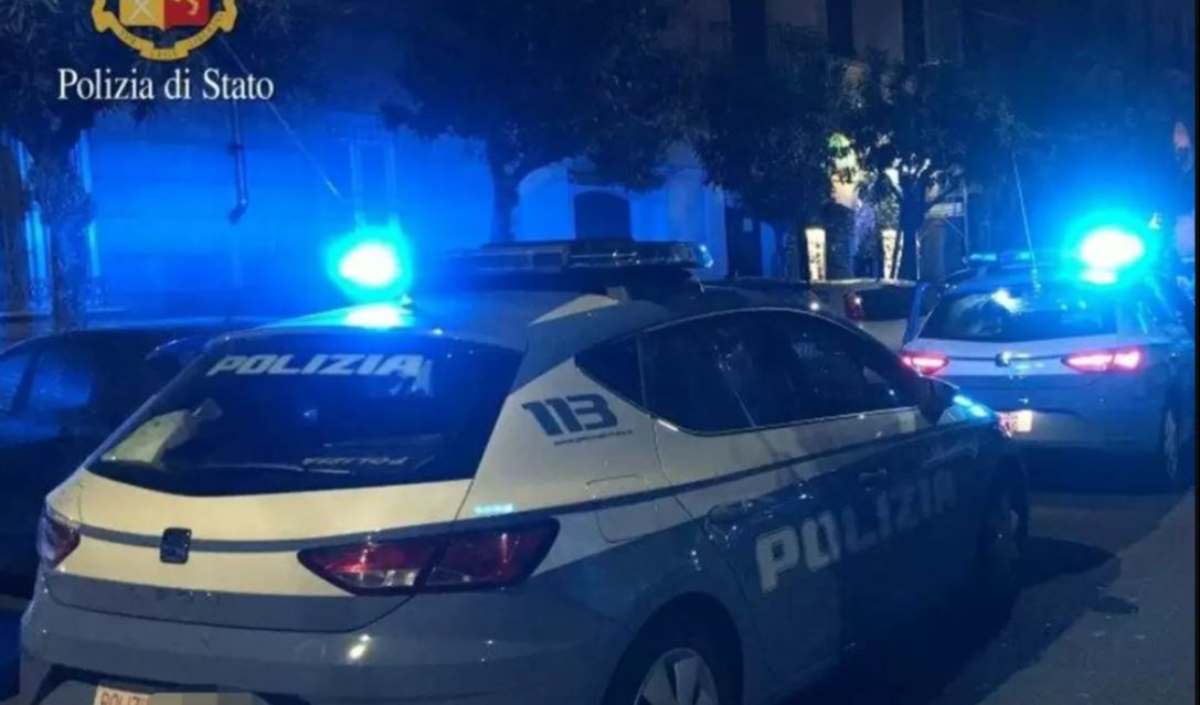 Genova, coppia rapinata in auto a Sestri Ponente