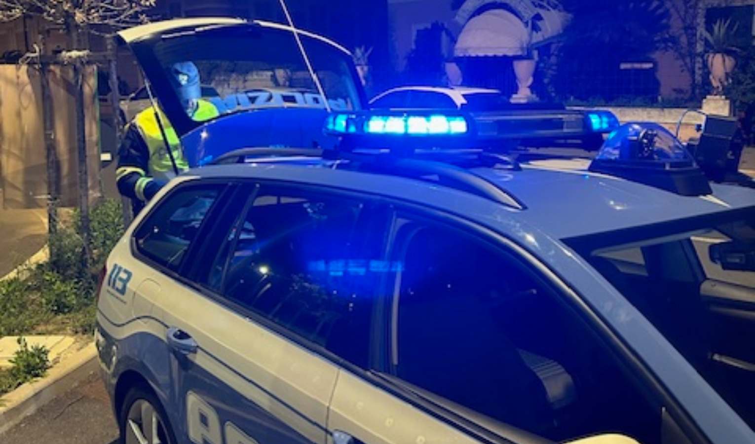 Un'auto della polizia stradale 