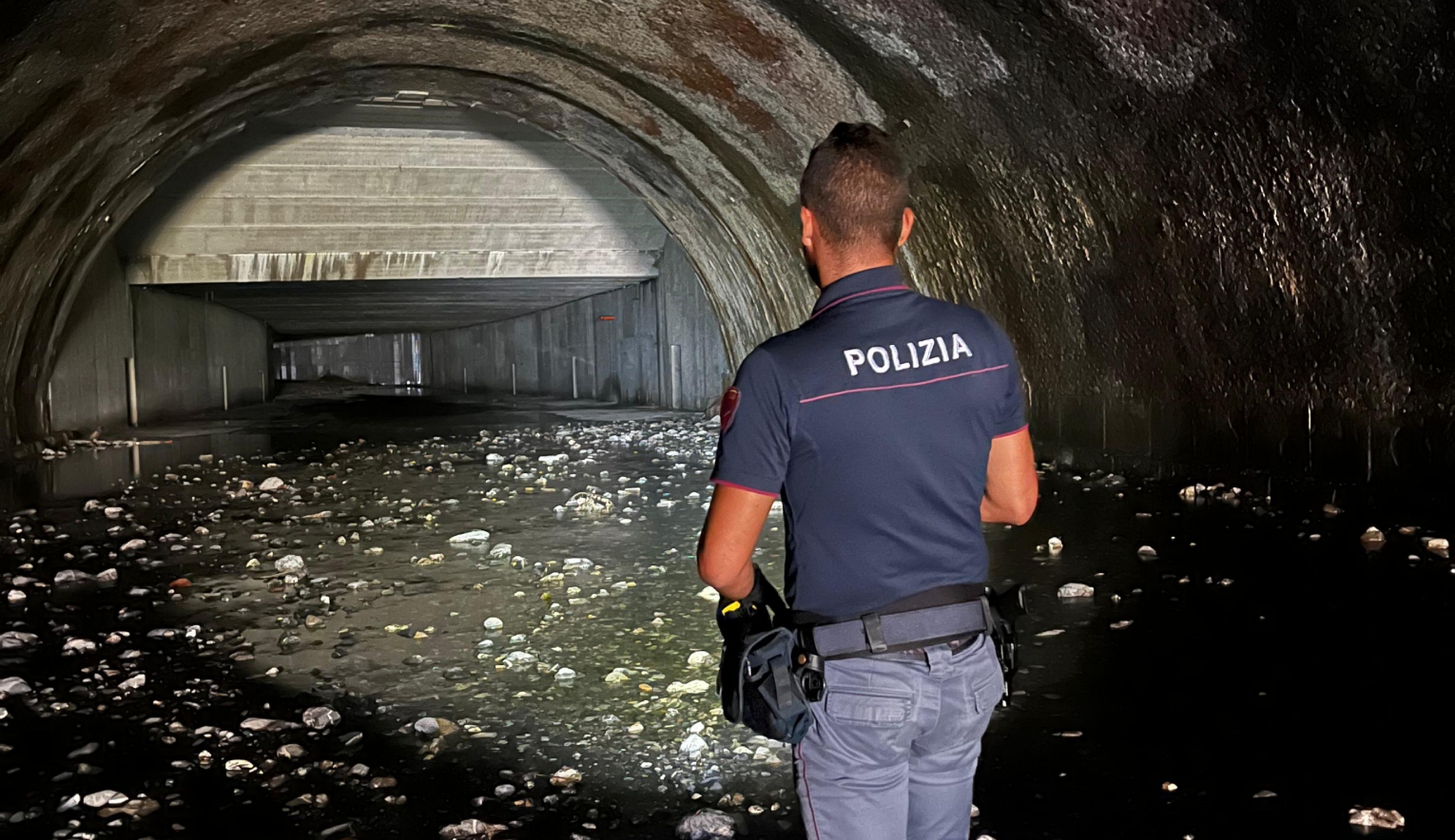 Raffica di furti al centro commerciale, arrestato. Indosso aveva i vestiti appena rubati