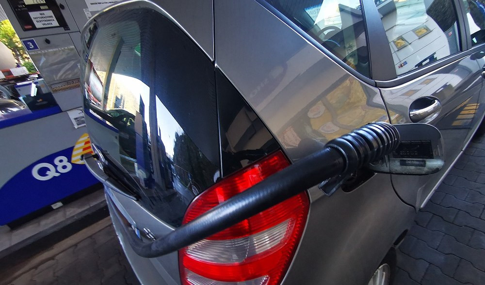 Rincaro carburanti, Codacons alle Procure liguri: 