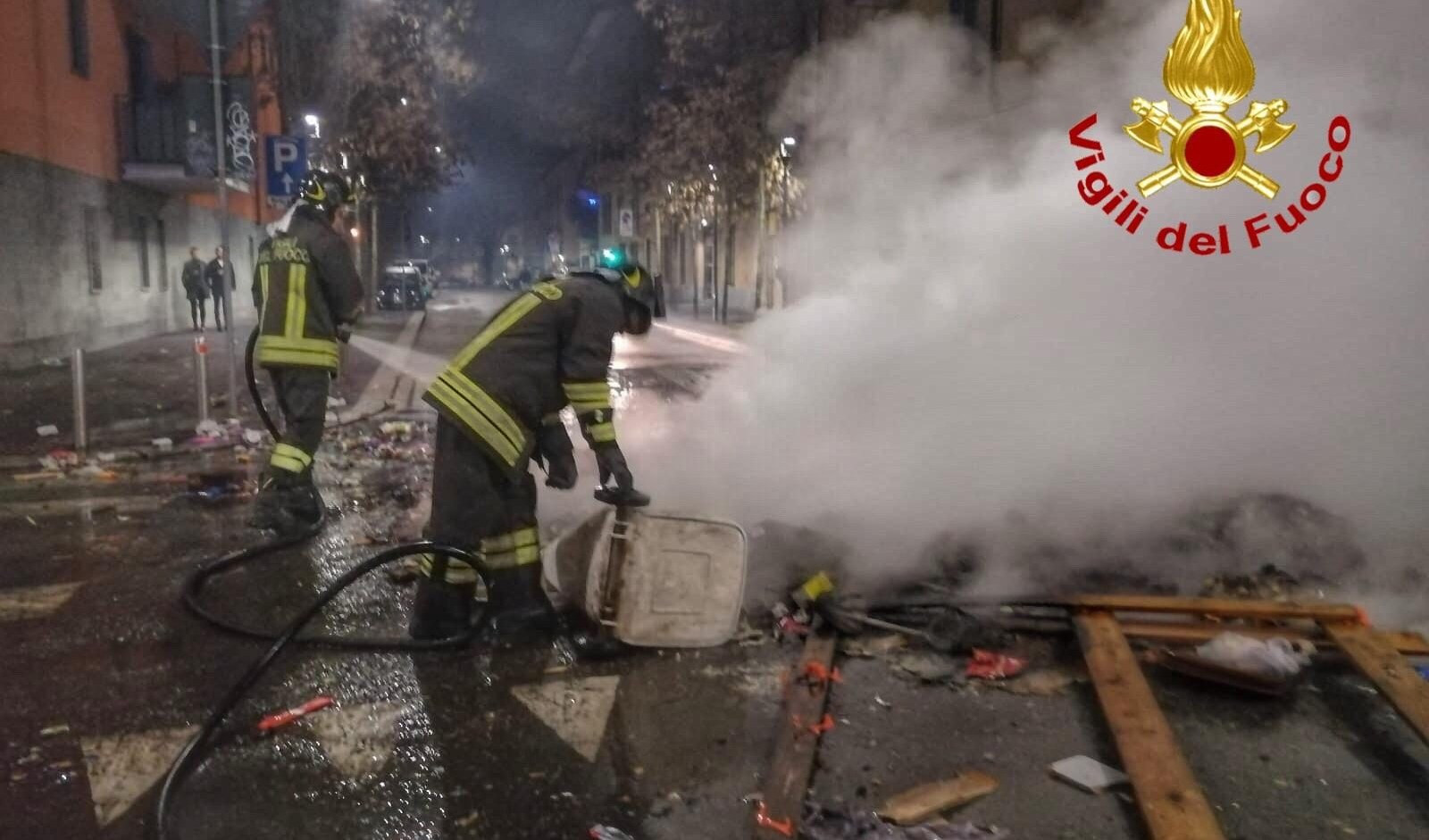 Genova, Capodanno con fuochi e roghi: ma nessun ferito