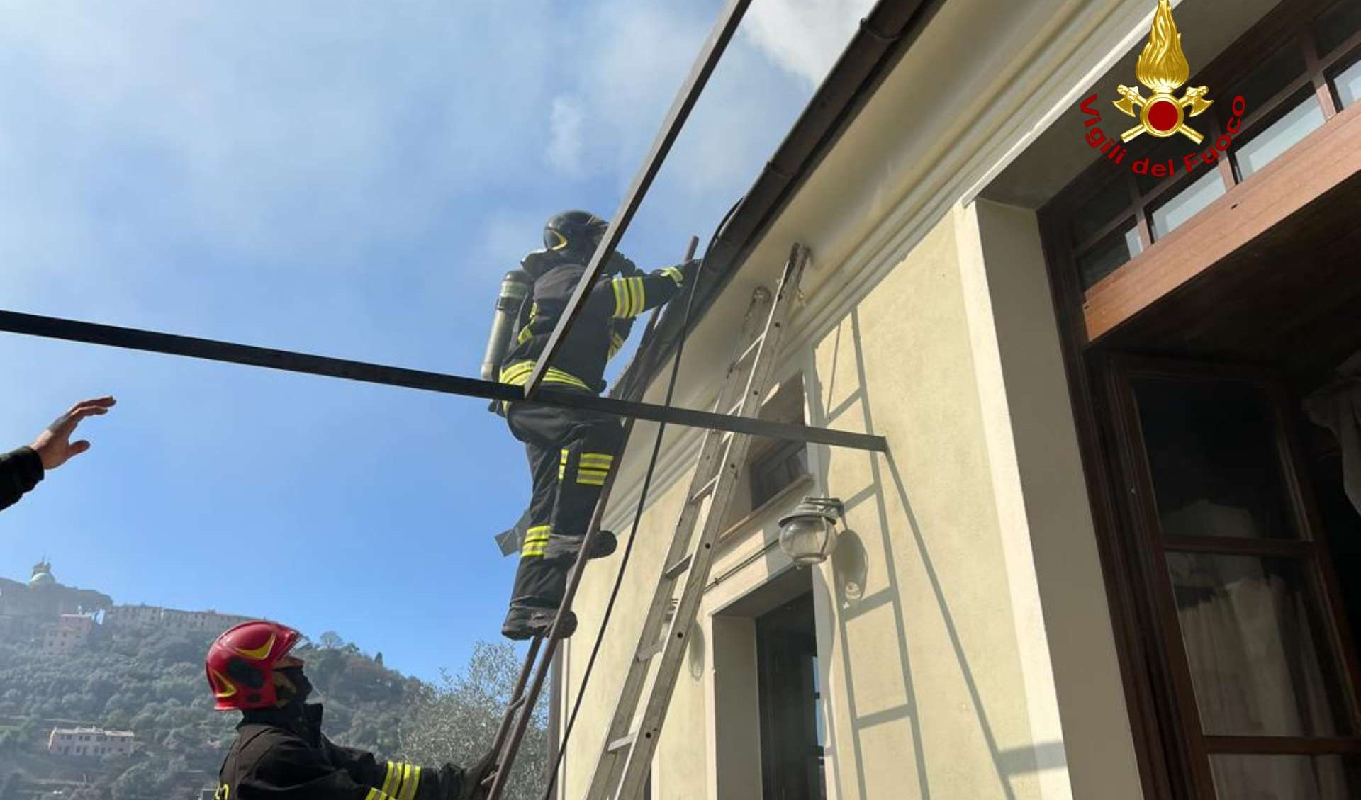 Camogli, brucia ancora villetta: Vigili del Fuoco in azione