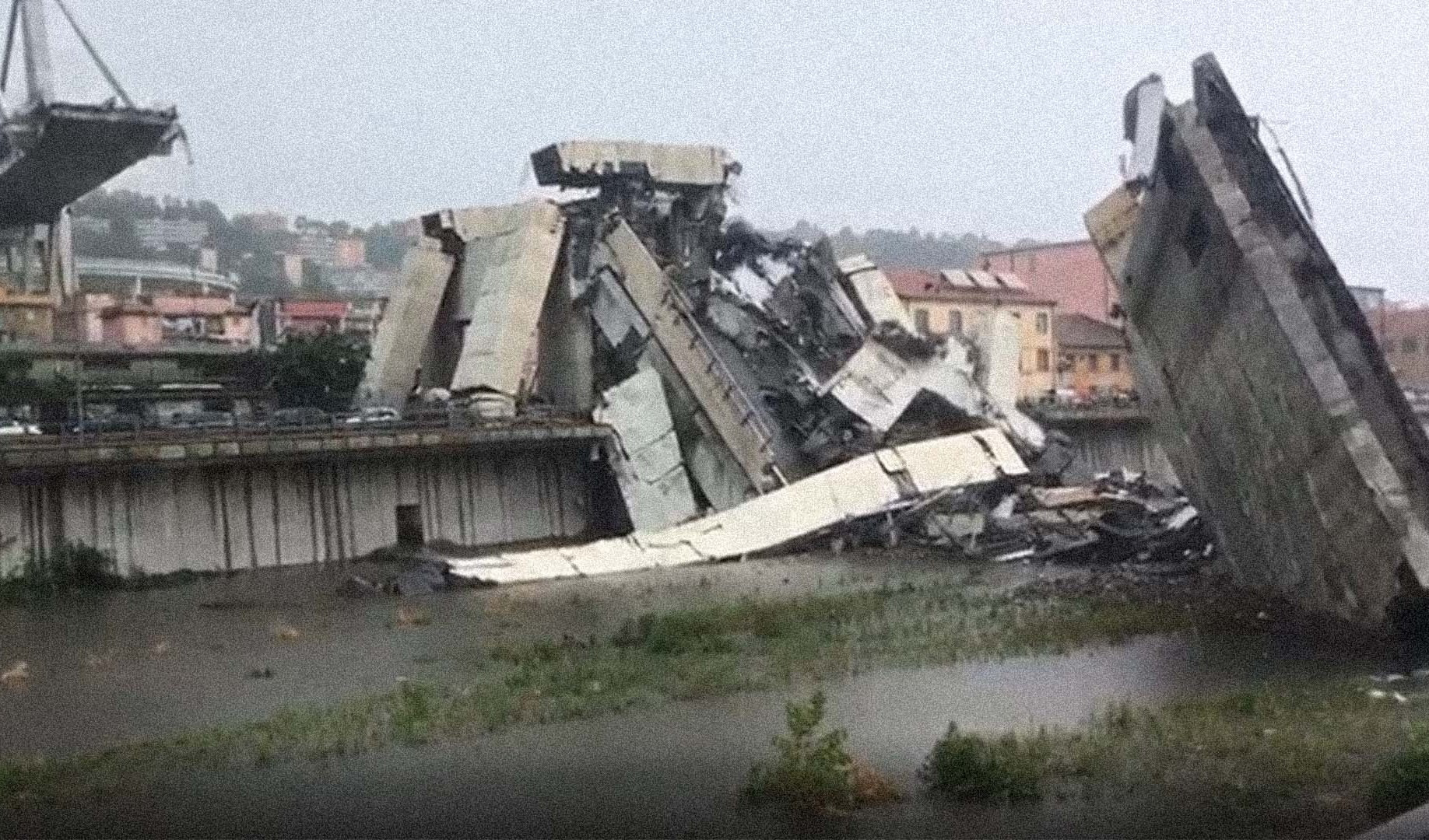 Continuano le udienze preliminari sul crollo del Ponte Morandi: le macerie in ricordo del crollo.