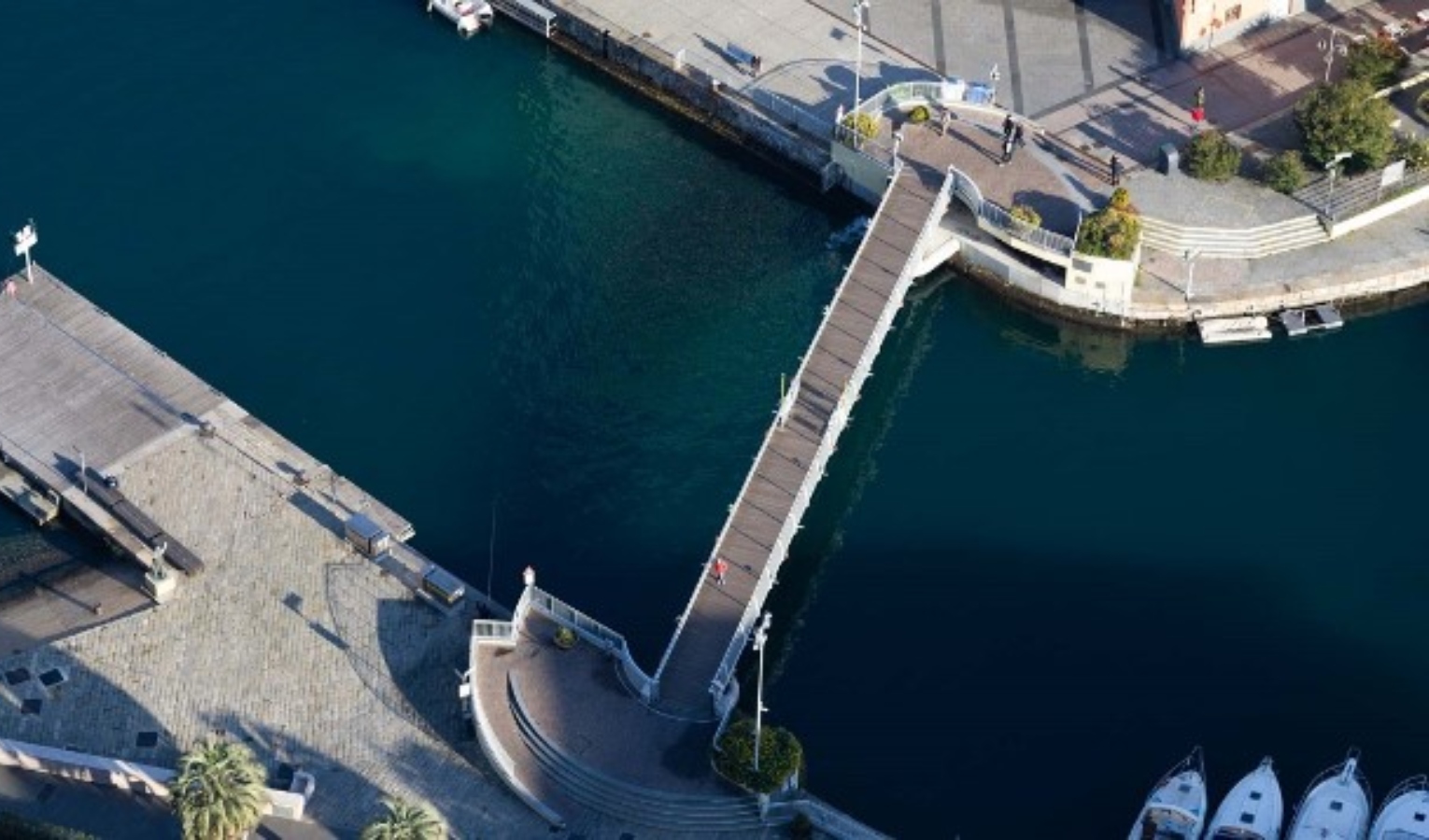 Porto Savona, chiuso per lavori il ponte mobile Sandro Pertini