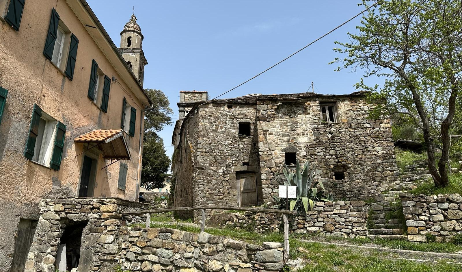 Porciorasco: il borgo fantasma comprato da un lord scozzese, in 