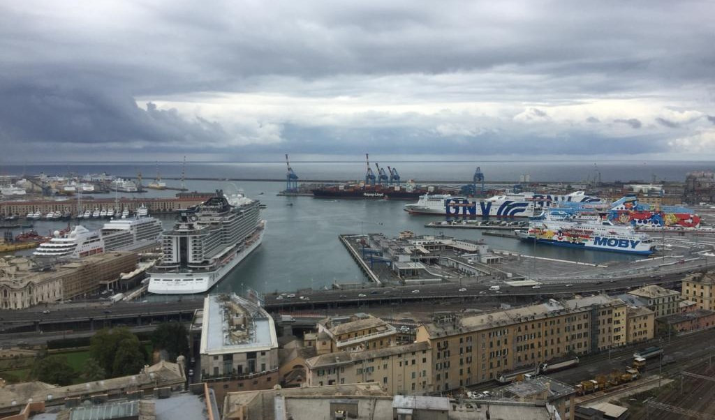 Meteo in Liguria, cieli nuvolosi e qualche pioggia su Genova