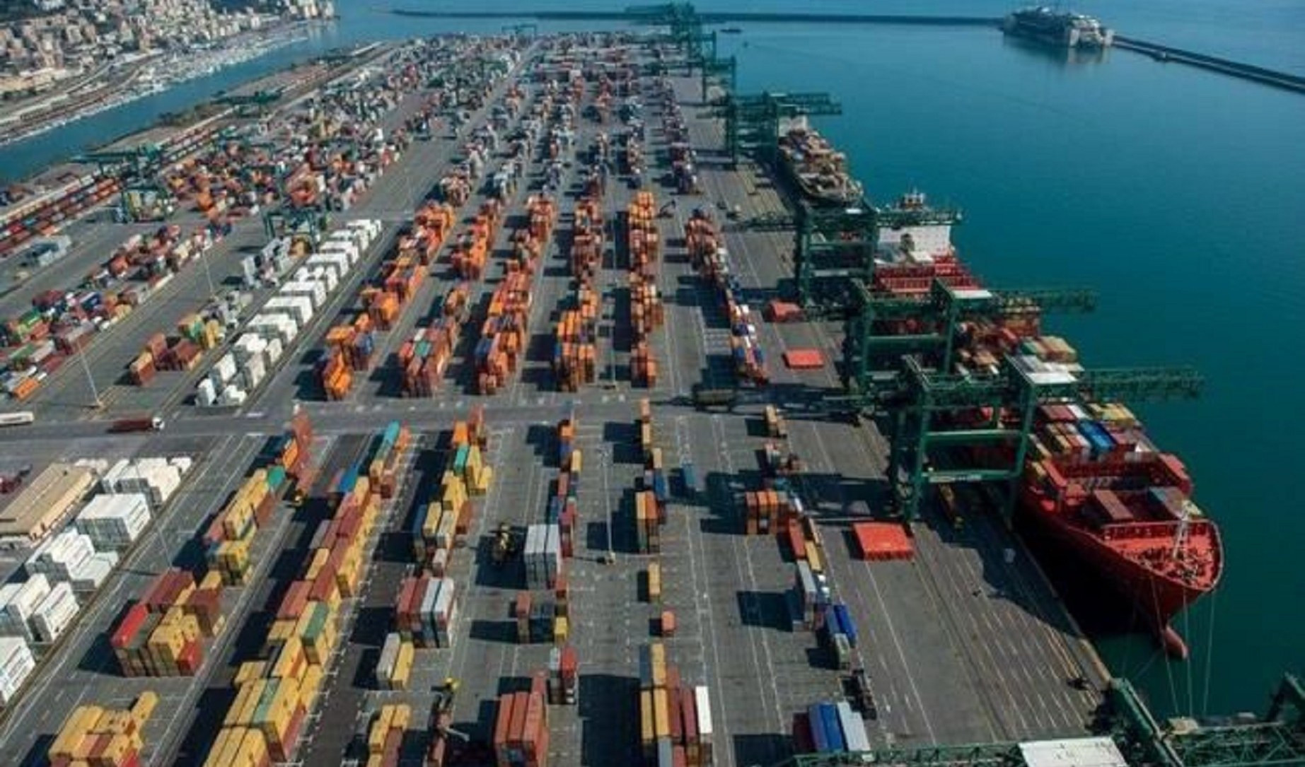 Porti della Liguria, più merci meno container ma boom del trasporto ferroviario