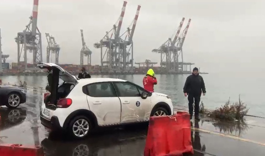 Tragedia in porto alla Spezia, auto cade in acqua: un morto 