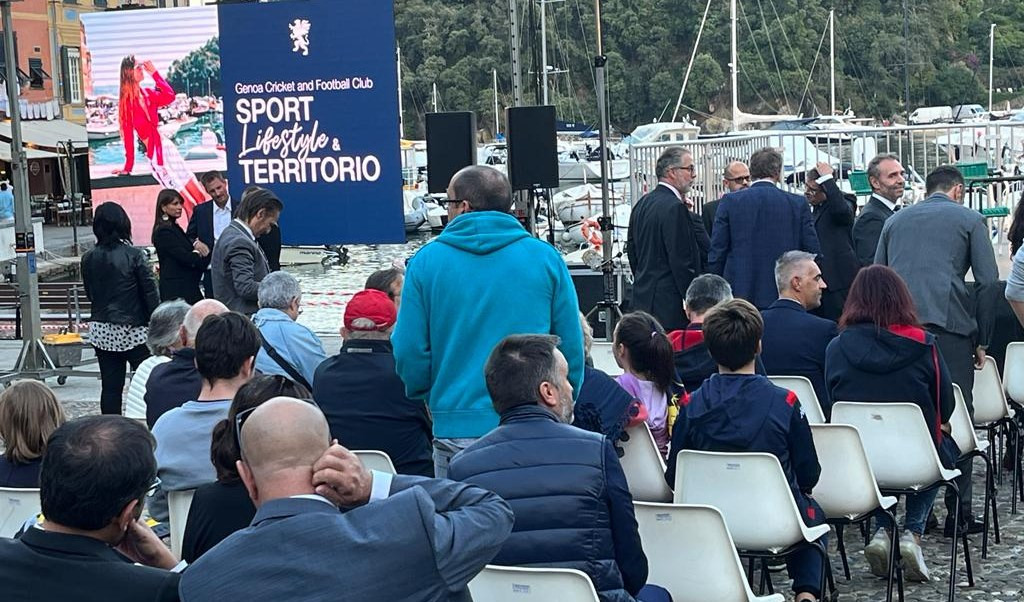 Il Genoa sfila a Portofino tra tifosi e turisti, Blessin: “Bellissimo. Campionato? So qual è l’obiettivo”