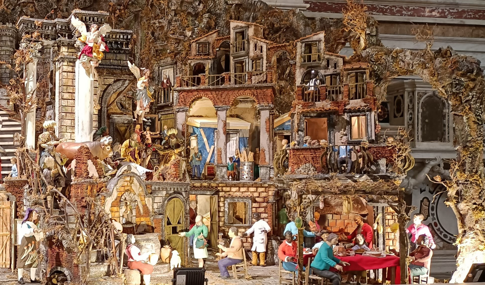 Natale, a palazzo Tursi inaugurato il presepe di Crevari 