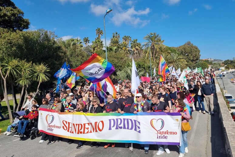 Il Pride colora Sanremo, in duemila per i diritti Lgbt