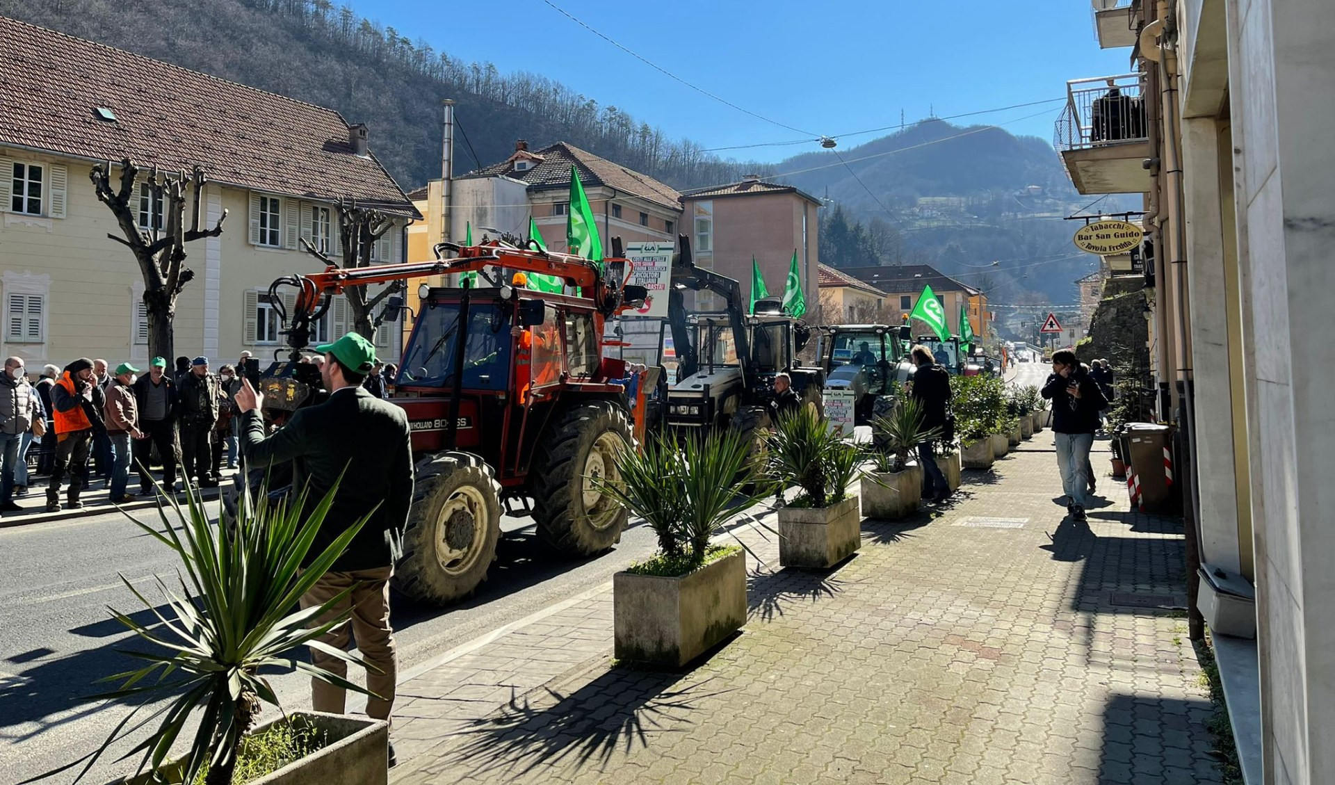 Peste suina, 500 agricoltori in piazza coi trattori: 