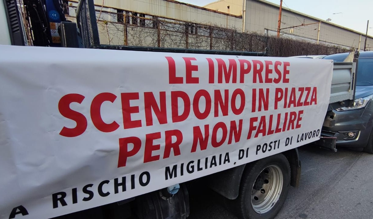 Genova, edili in protesta paralizzano la città