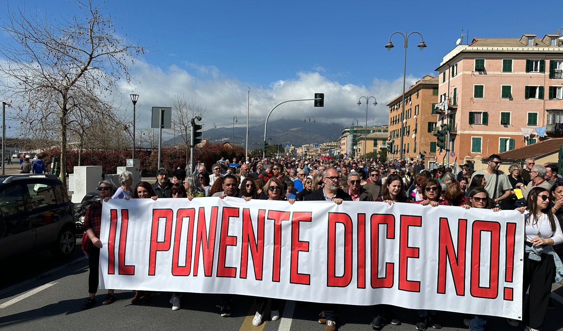 Genova, il Ponente si ferma per dire no all'espansione del porto