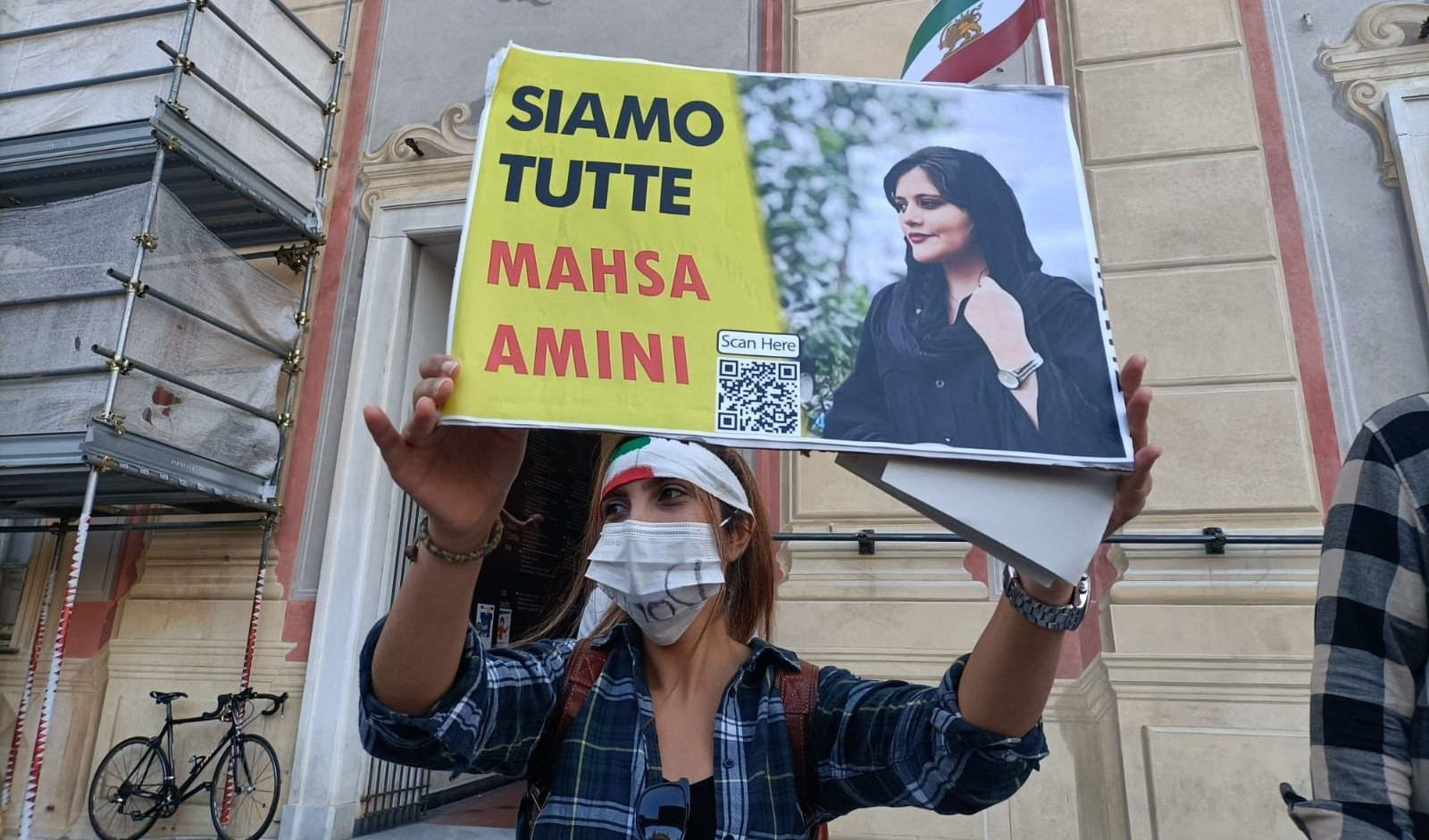 A Genova sit in di protesta della comunità iraniana, la studentessa: 