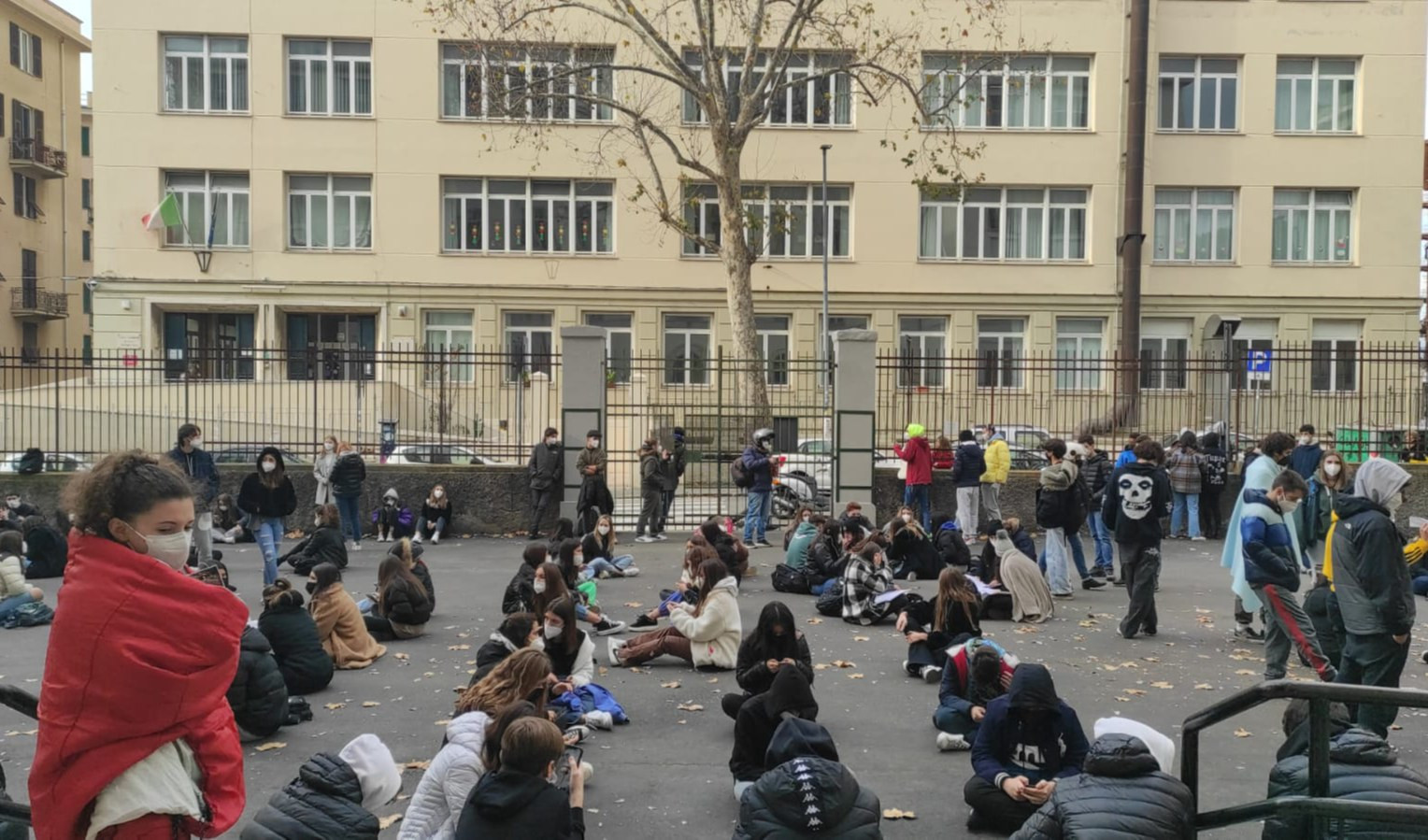 Troppo freddo al liceo Pertini, insorgono gli studenti: 