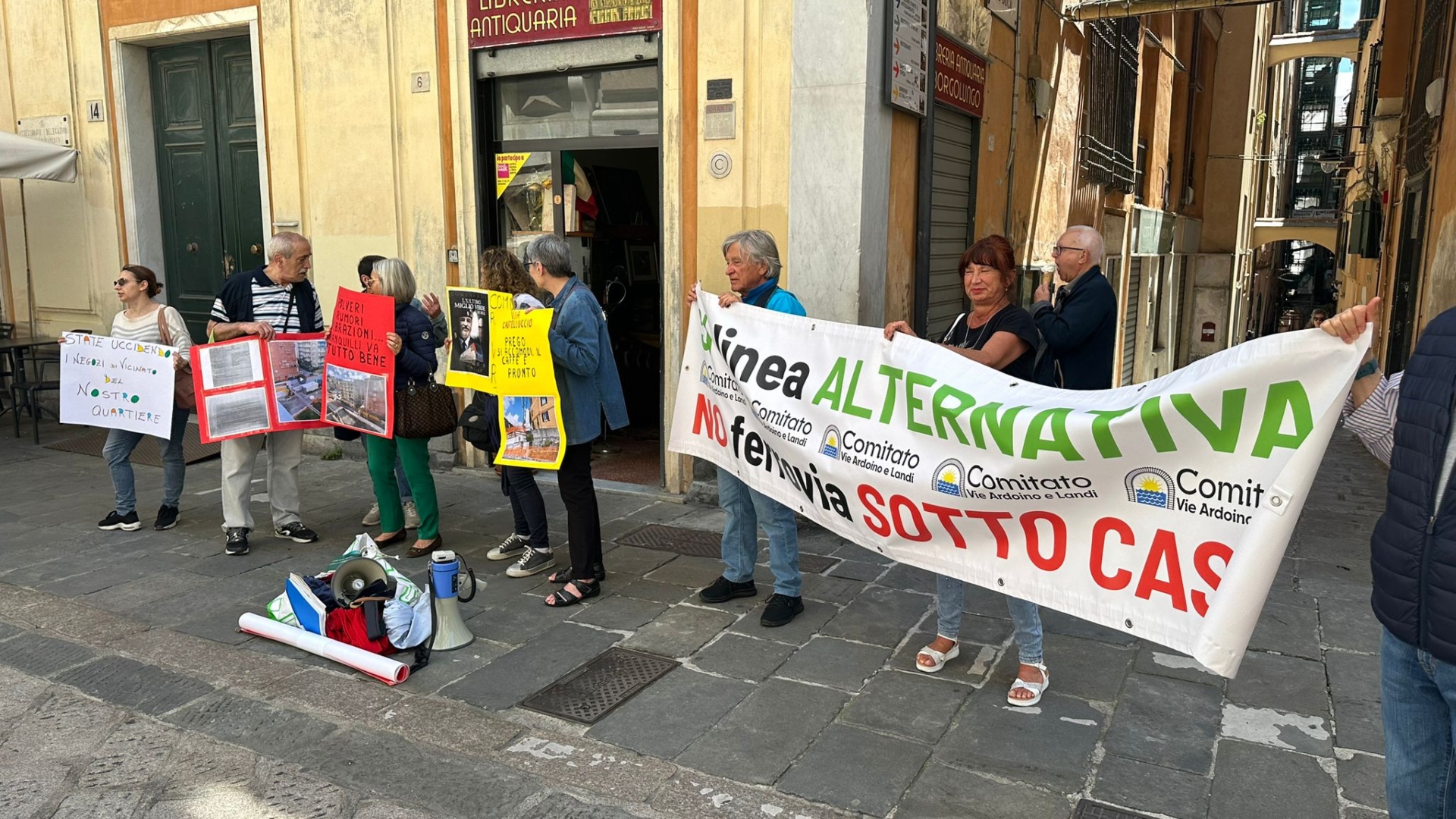 Lavori ferroviari, comitato di Certosa in protesta davanti a Tursi