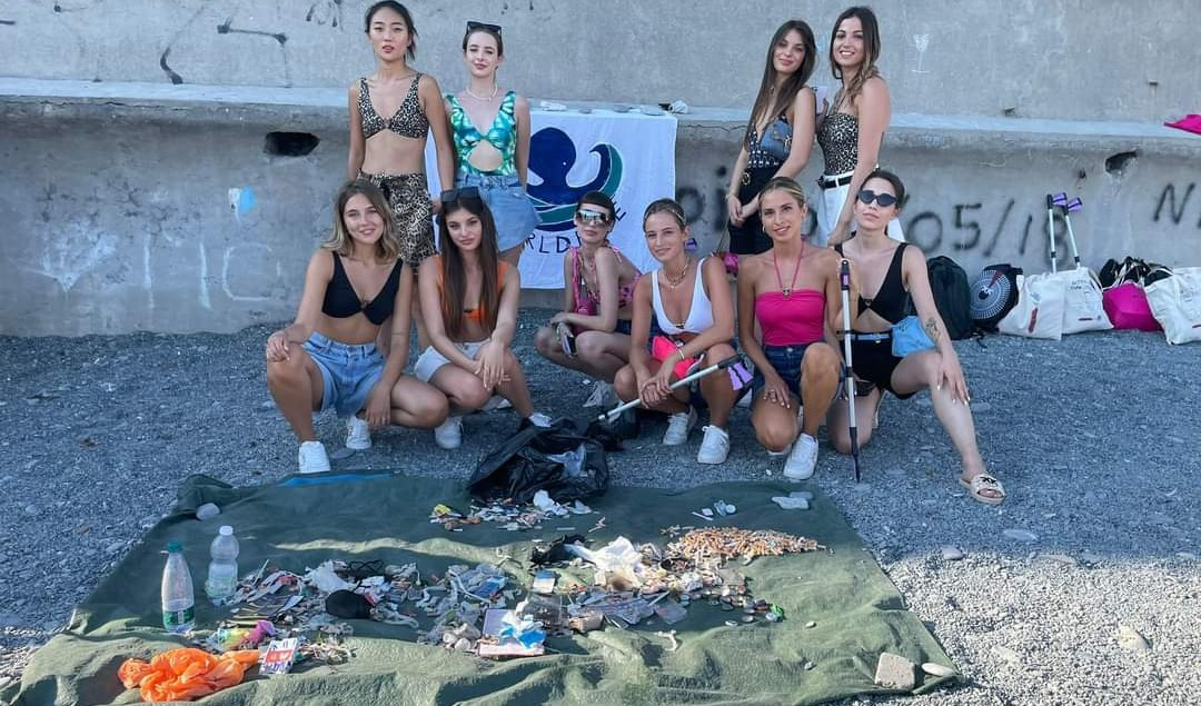 Genova, spiaggia di Vernazzola: ci pensano i Tik Tokers