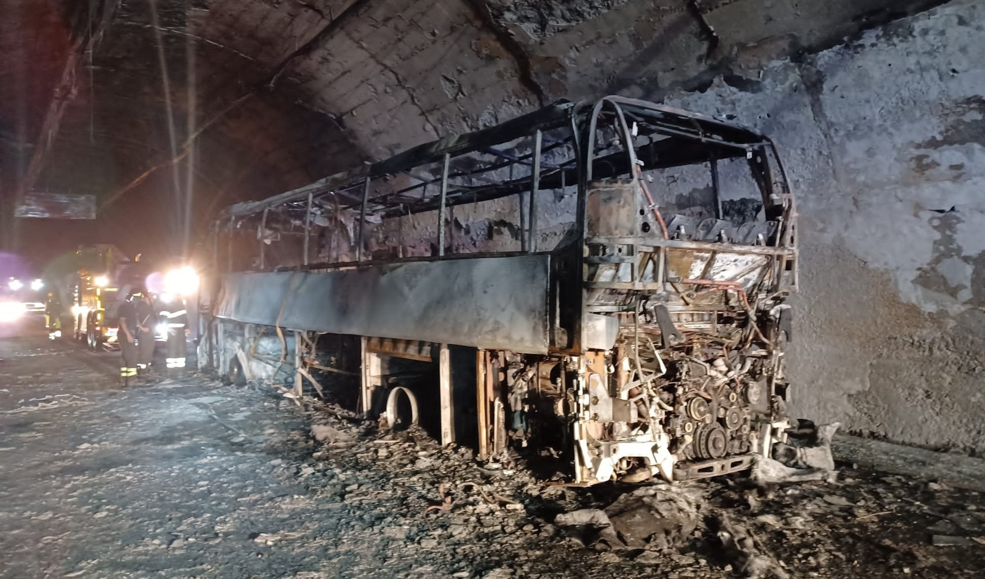 Due indagati per l'incendio al pullman che paralizzò la A12