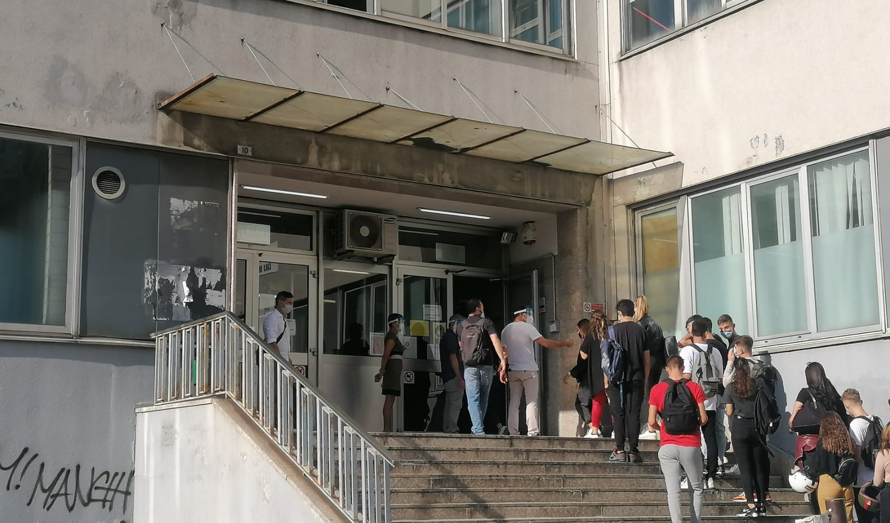 La Spezia, falso allarme bomba a scuola: quasi duemila studenti in dad