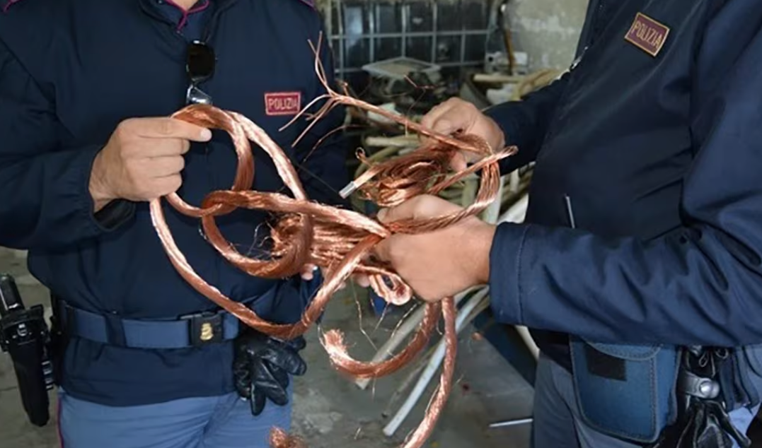 Genova, ladri di rame nell'ex fabbrica di Sestri Ponente