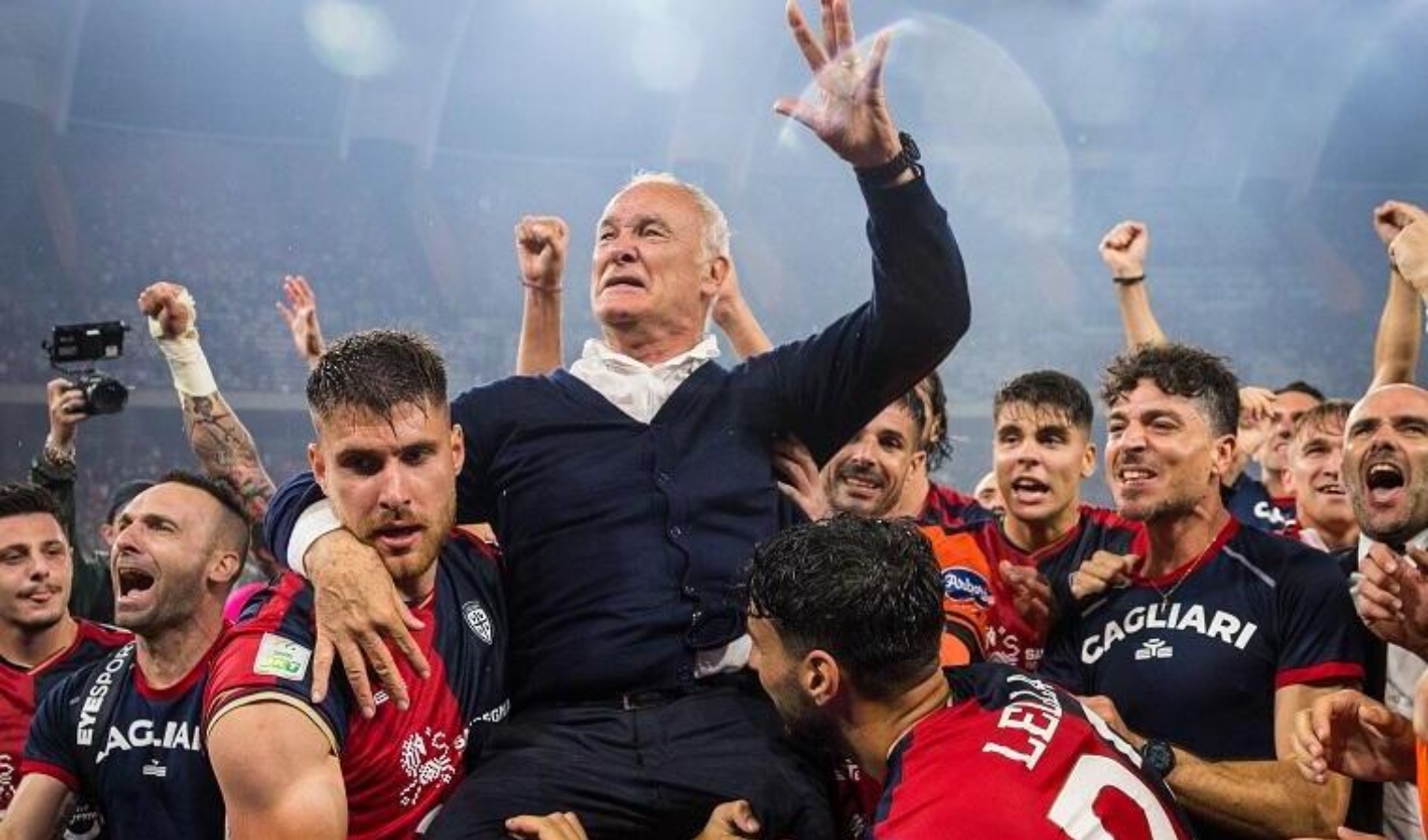 L'ex Samp Ranieri riporta il Cagliari in serie A: decide un gol dell'ex Genoa Pavoletti